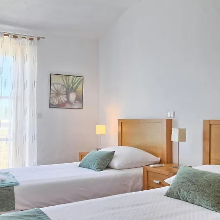 Holiday Kitto With Shared Pool Holiday home *