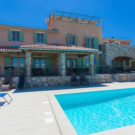 Holiday Kitto With Shared Pool