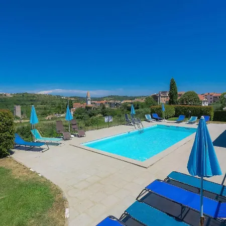 Holiday Kitto With Shared Pool * Momjan